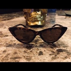 Classic Cat Eye Tortoiseshell Vintage Style Sunglasses - Brown